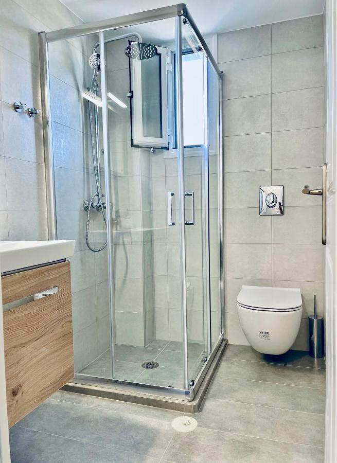 Troumpas Family Rooms & Apartments Leonídion エクステリア 写真