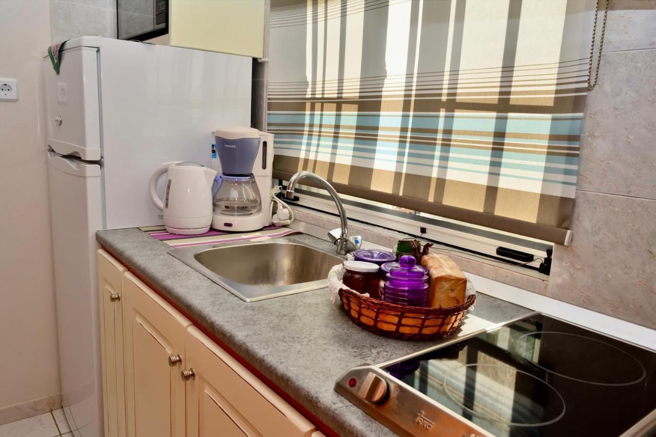 Troumpas Family Rooms & Apartments Leonídion エクステリア 写真